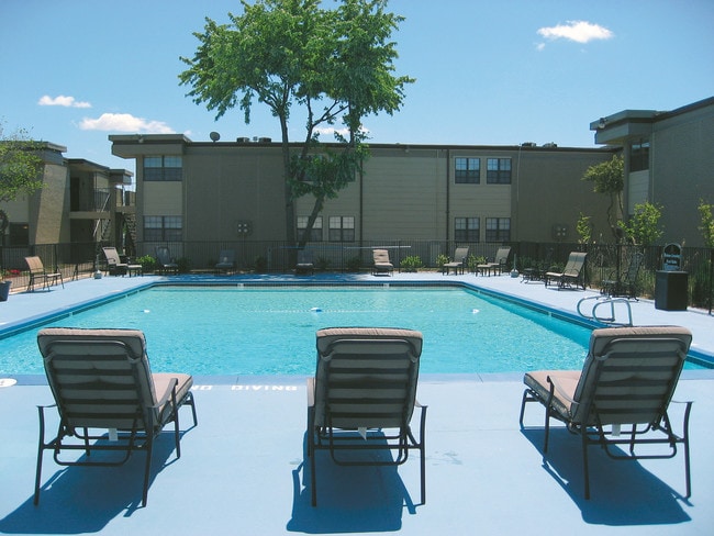 Sparkling Swimming pool - Britton Crossing Apartments