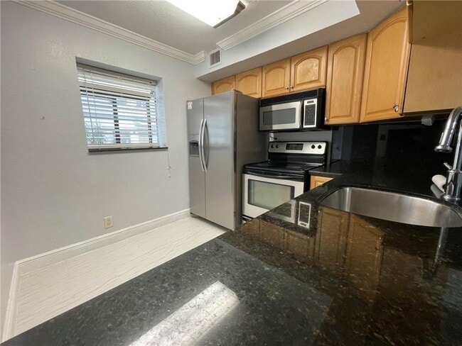 Building Photo - 115 Gardens Dr Unit 101A