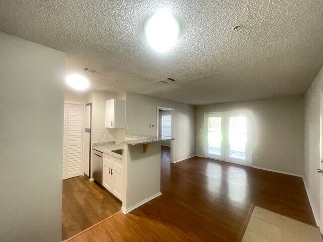 Photo - 1 Bed / 1 Bath Condo in Gated Comm. In Alt... Unidad 106