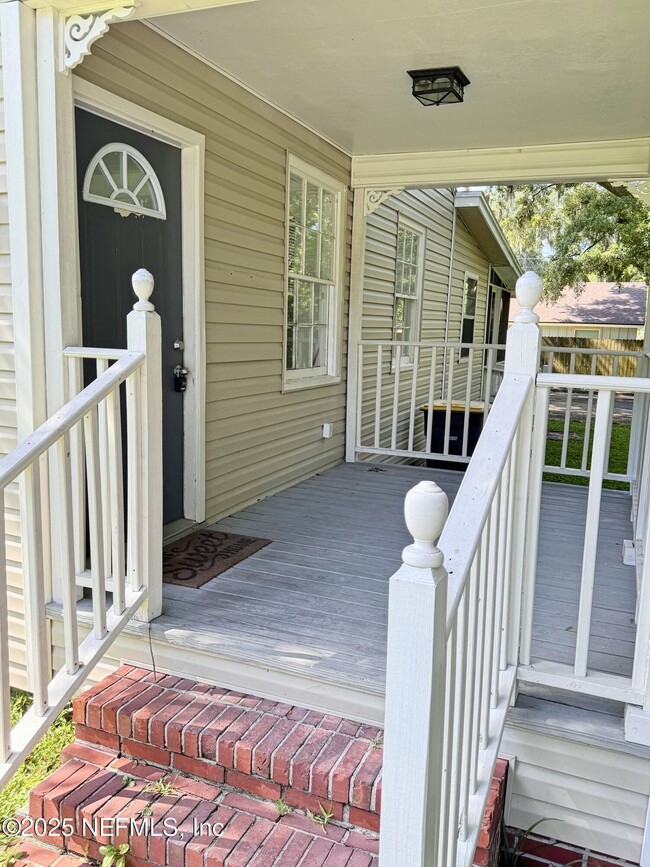 Photo - 1276 Menna St