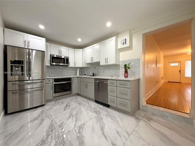Building Photo - 6110 Coral Wy Rental