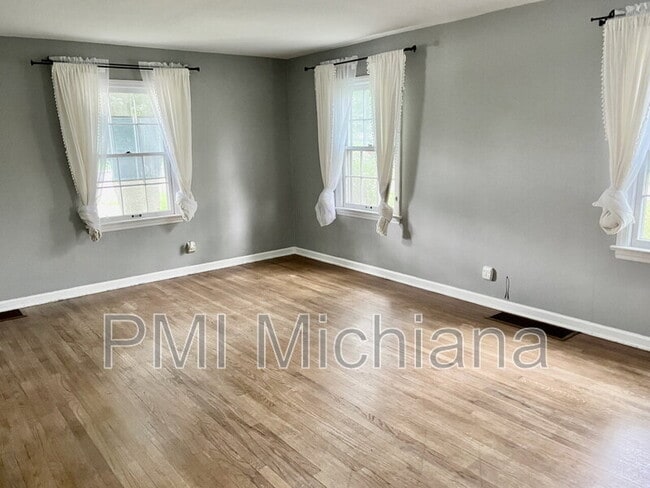 Photo - 1311 S Main St
