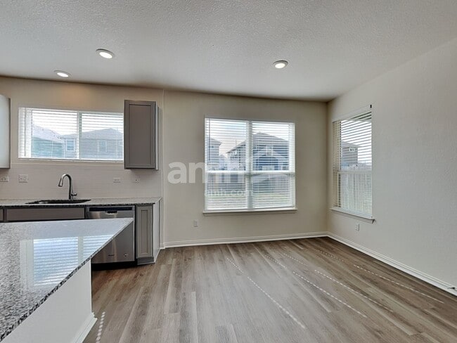 Photo - 2718 Meadowood Heights