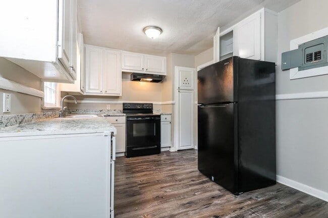 Photo - Charming 4 bed 2 bath renovated home