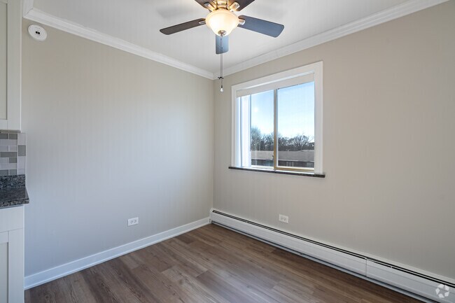 1BR, 1BA - 700SF - Dining Room