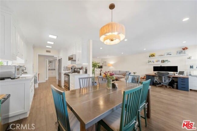 Building Photo - 5301 Balboa Blvd Unit C6