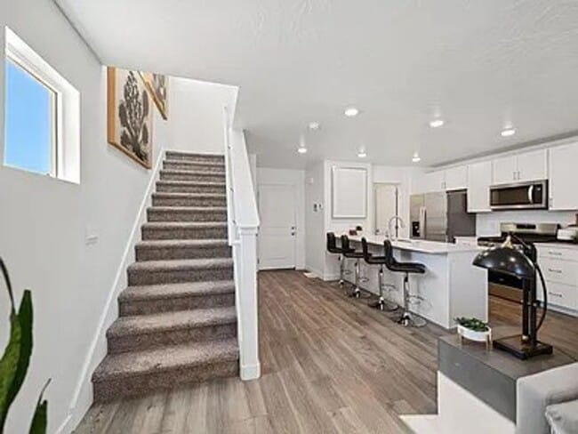 Building Photo - 3 Bed Townhome- PET FRIENDLY!