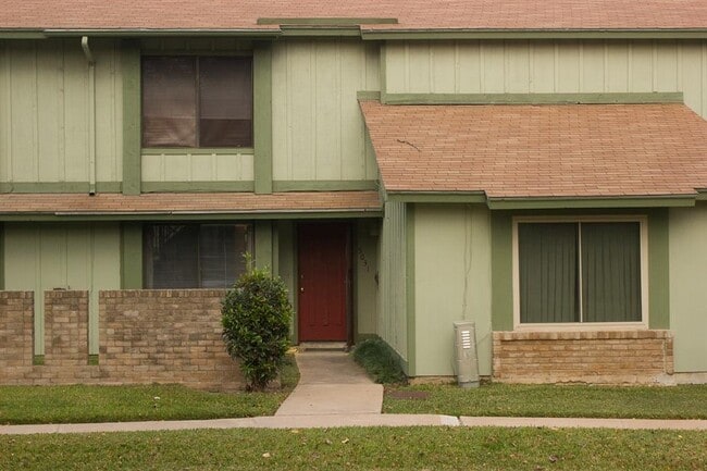 Building Photo - 5031 Fort Clark Dr