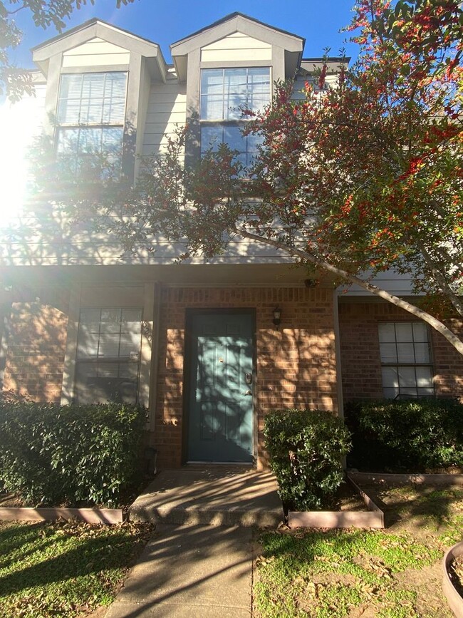 2 BEDROOM CONDO BY UNT - 2 BEDROOM CONDO BY UNT