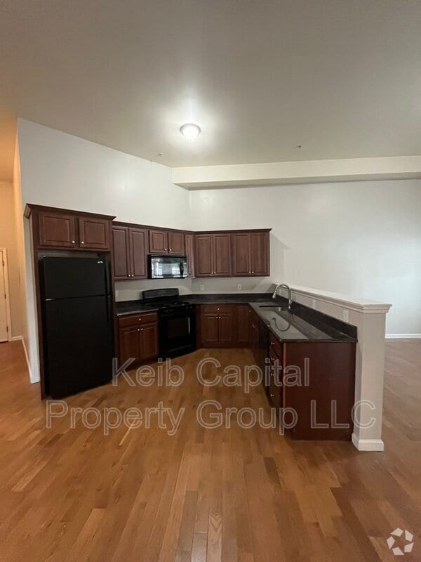 Building Photo - 130 Warren St Unit 1B Rental