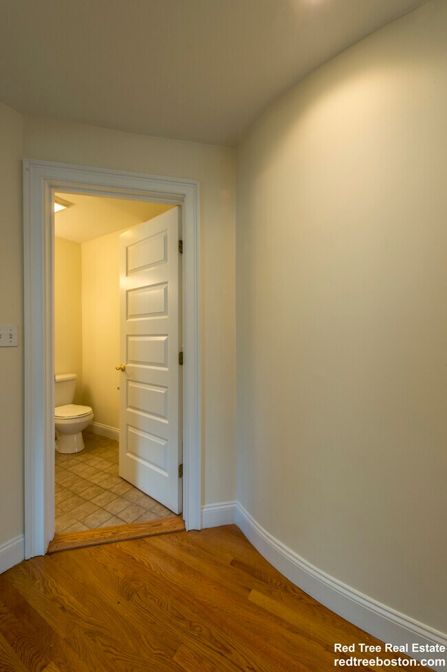 Photo - 60 Ashford St Unit #4