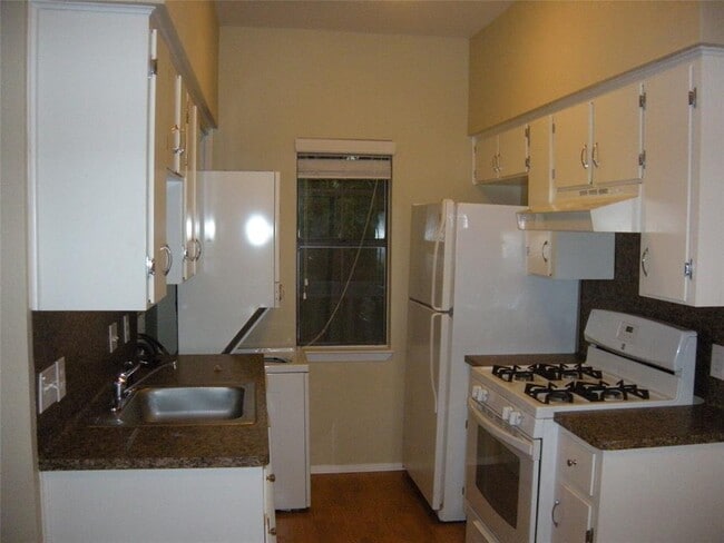 Photo - 303 W 35th St Unit 203