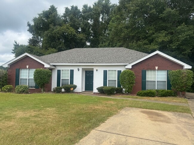 Building Photo - 4 Bedrooms in Eastern Oaks