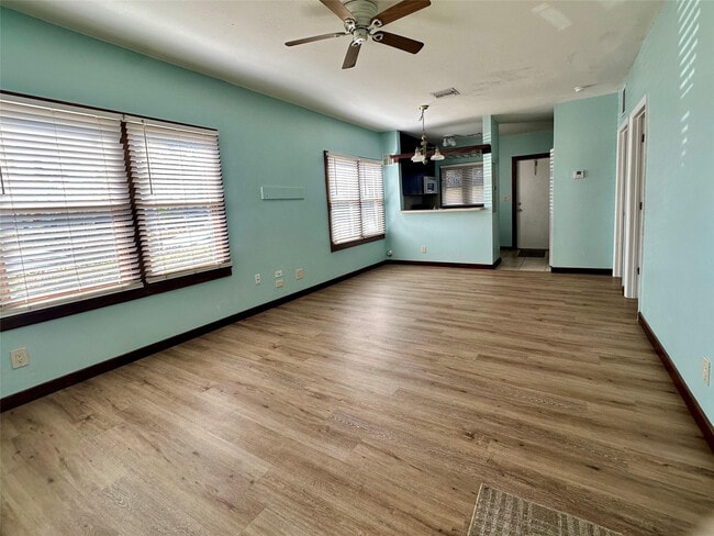 Photo - 11 SW 11th Ave