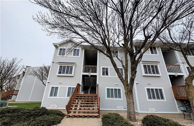 Building Photo - 206 W Lakeshore Dr Unit 206 Lakeshore  C Rental