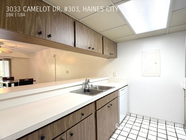 Photo - 3033 Camelot Dr