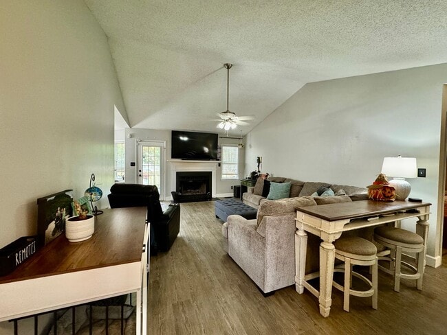 Photo - Great Neighborhood just minutes to all Bas...