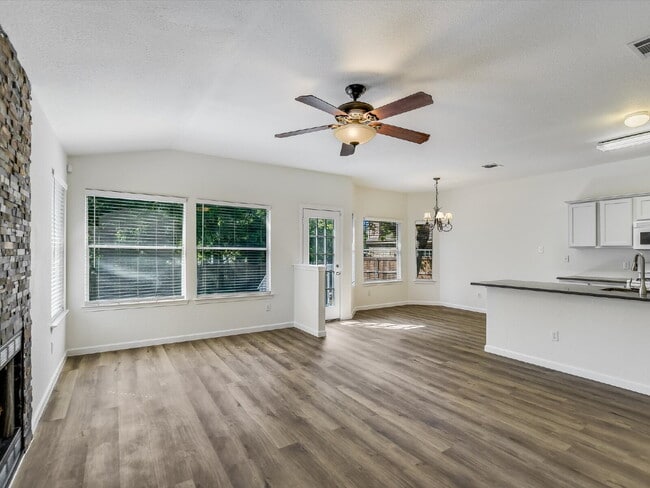 Photo - 1102 Brashear Ln