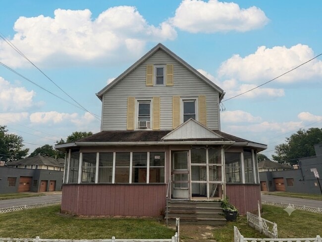 Building Photo - 234 Grand Ave Unit 4