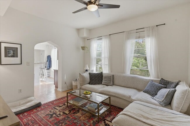 Photo - 3144 N Southport Ave Unit CH2