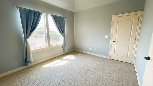 Photo - GORGEOUS Townhome in Inner Loop Gated Community **Ask about our NO CASH DEPOSIT option through OB...