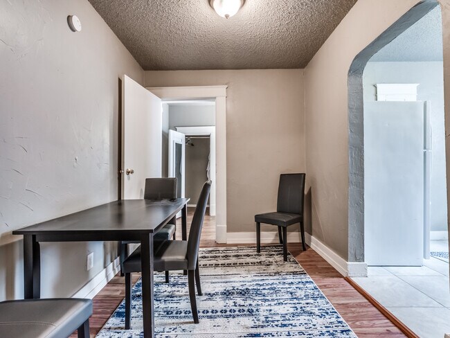 Dining space - 529 NW 32nd St Casa Adosada