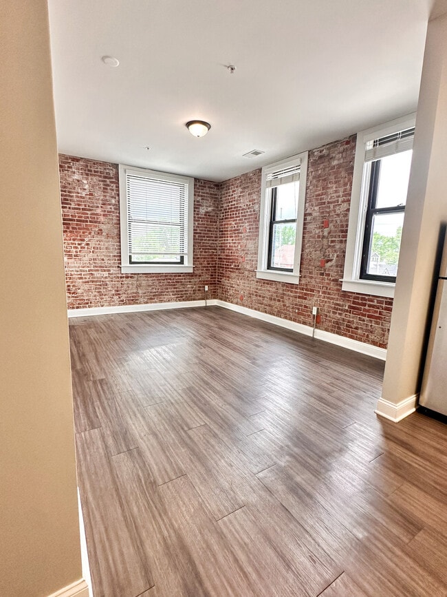 Photo - Emhardt Apartments