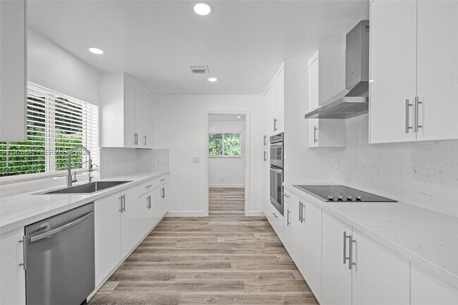 Photo - 14330 SW 16th St