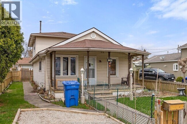 Photo - 716 Alexandrine St