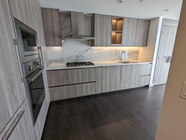 Photo - 1010-9887 Whalley Boulevard Unit 1010