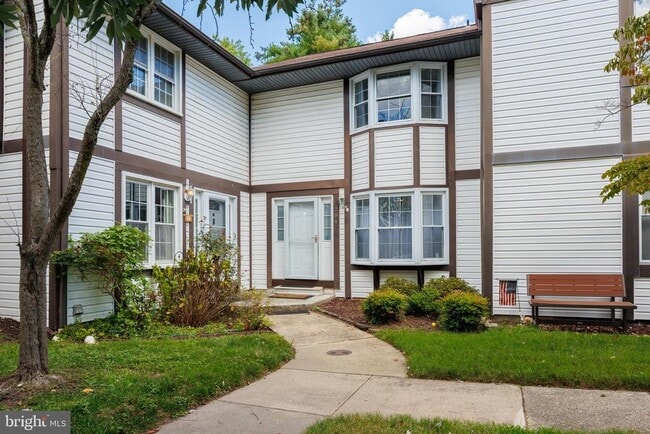Building Photo - 284 Oakwood Village Ct Rental