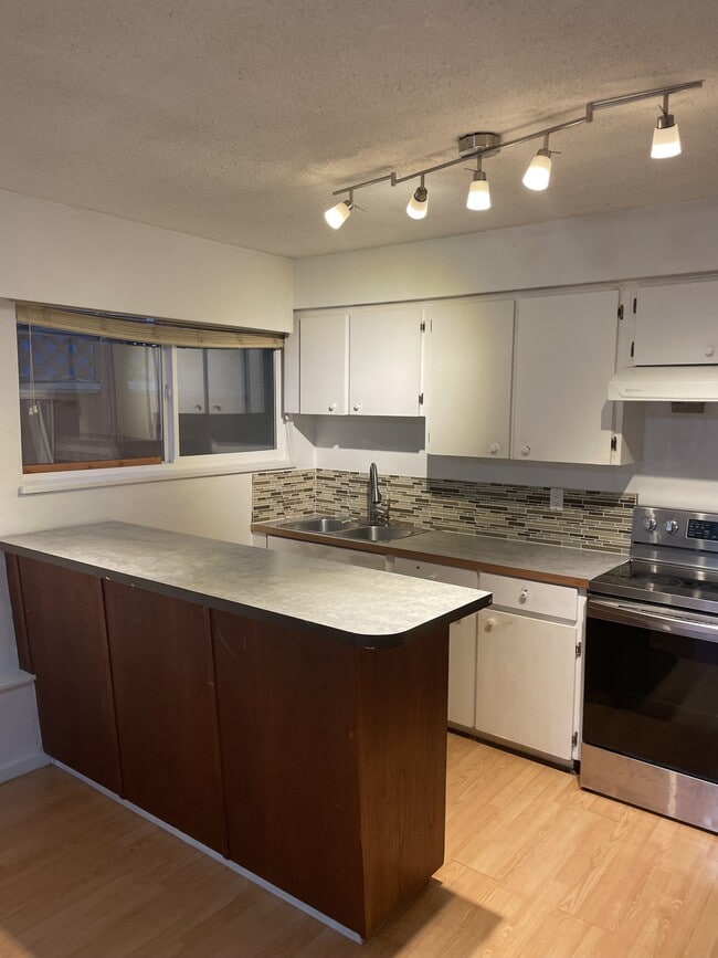 Photo - 6056 Fleming St