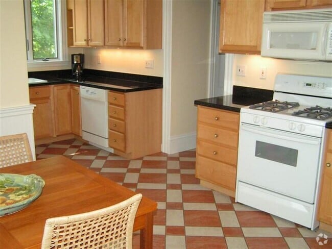 Building Photo - 80 Holland St Unit 1 Rental
