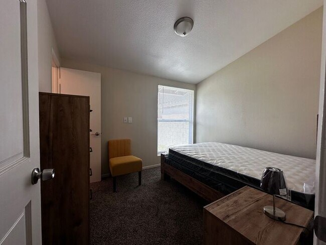 Photo - Situated In a Quiet Community Of Canyon Country