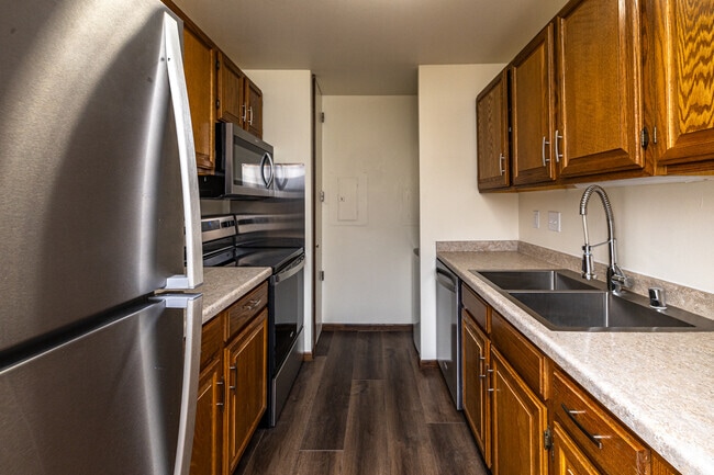 2BR, 2BA - 1,117SF - Kitchen - Serafino Square Luxury Apartments