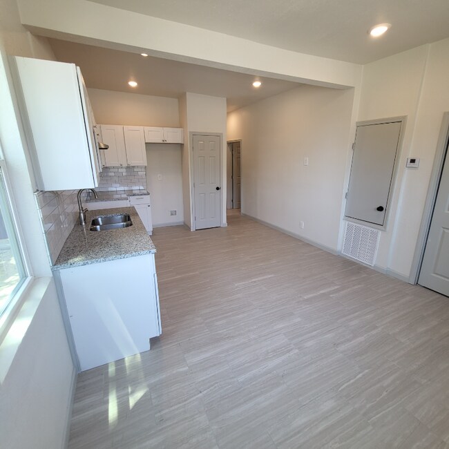 Photo - 647 Hammond Ave Unidad 101