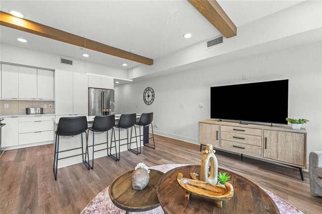 Photo - 346 Peters St SW Unit 203