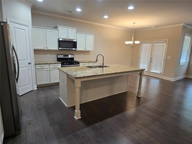 Photo - 305 Holdings Dr