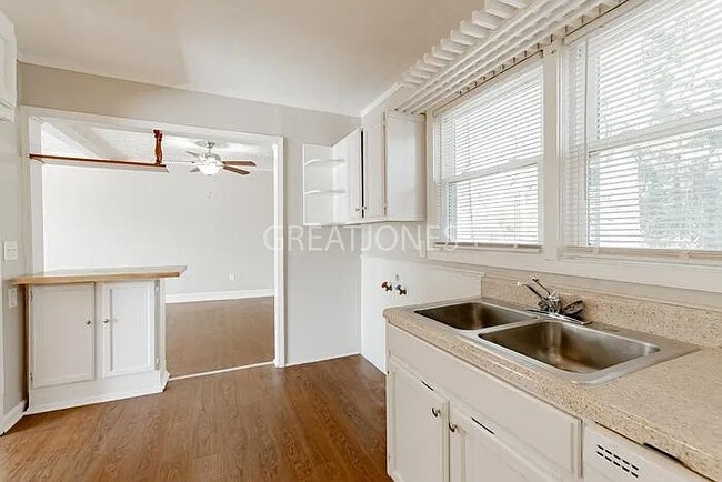 Photo - 2816 Friendly Ln