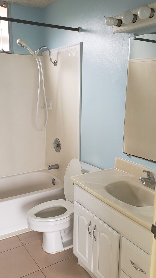 BAtghroom - 95-061 Waikalani Dr Unit #D1103