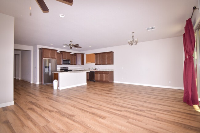 Photo - 343 Armitage Way