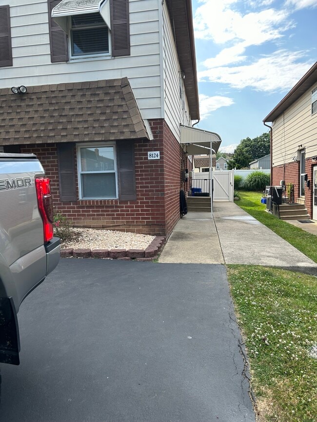 Photo - 8124 Ryers Ave Unidad 2nd FL