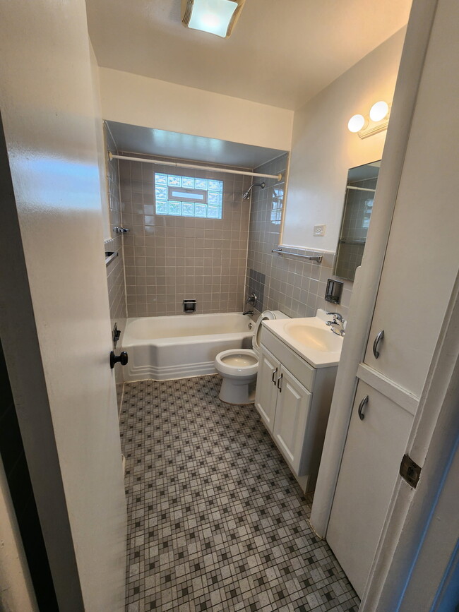 Photo - North & Keith Unit 1711