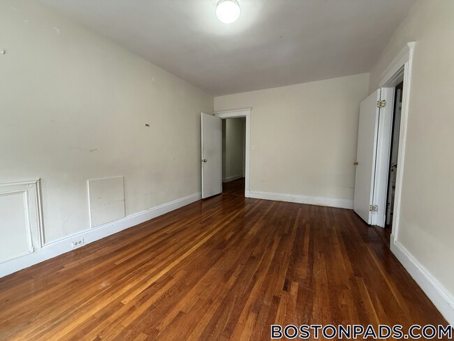 Building Photo - 231-235 Park Dr Rental