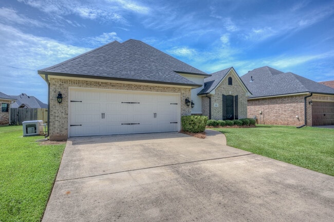Photo - 525 Chinquipin Dr