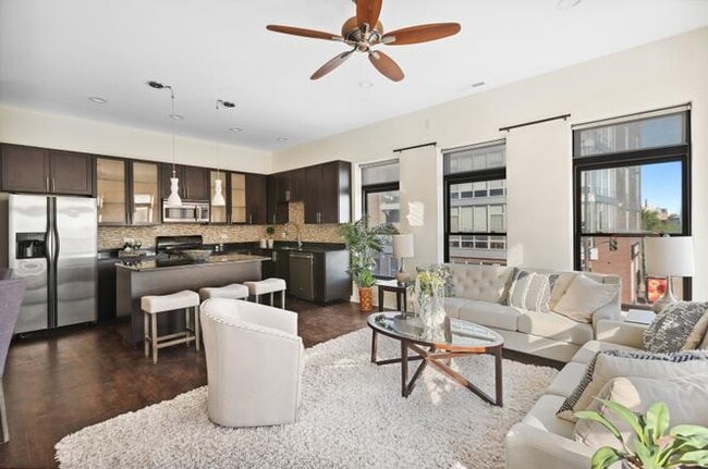 Building Photo - 2158 N Damen Ave