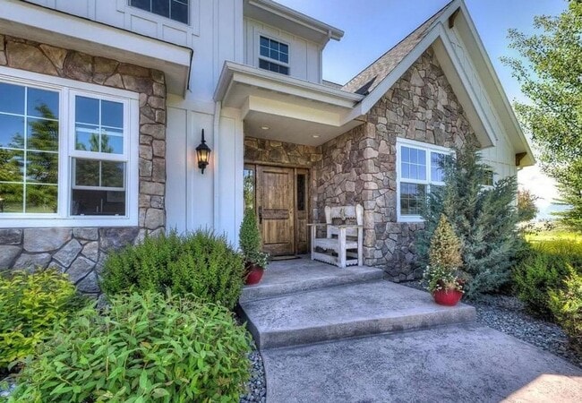 Photo - Welcome to Running Ridge.... Fully Furnished Luxury Home!