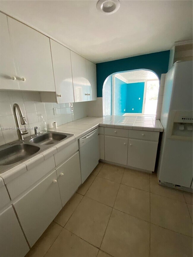 Photo - 10090 NW 80th Ct Unidad 1329