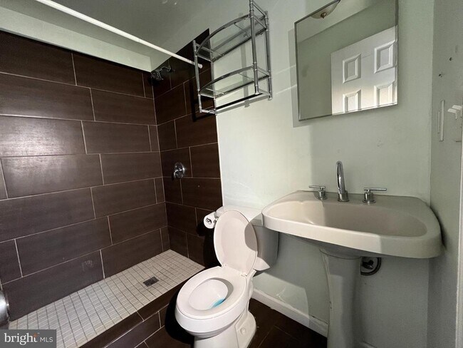 Photo - 425 N 41st St Unit 2ND FL FRONT