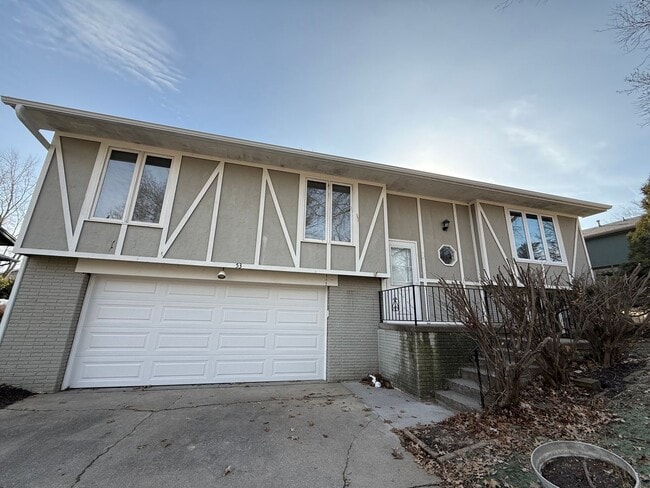 Building Photo - $3,200 | 5 Bedroom, 3 Bathroom House | No Pets | Available for Immediate Move In!